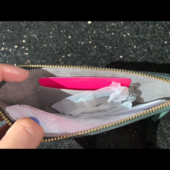 *NWT* Vince Camuto Genuine Pebble Leather Wallet - Picture 7 of 8